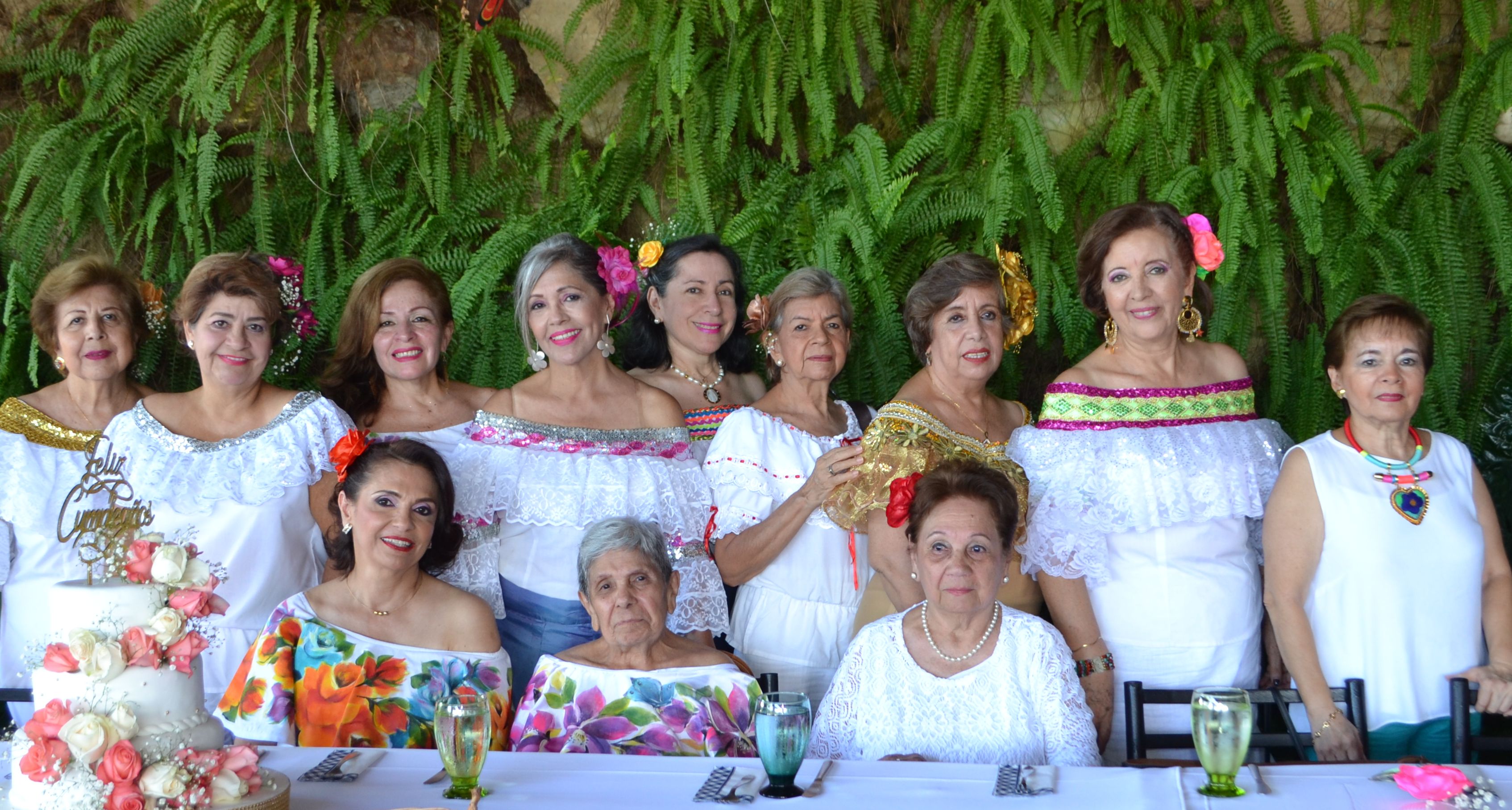 Cecilia Mejía, Solita Pomar, Mercy Castillo, Clara Sofía Díaz, Rocío Clavijo, Gladys Lozano, Carmen Mariana Castrillón, Beatriz de los Ríos, Gloria Ortiz, Piedad del Socorro Díaz, Sofía Rojas de Díaz y Lucero Rojas de Silva.